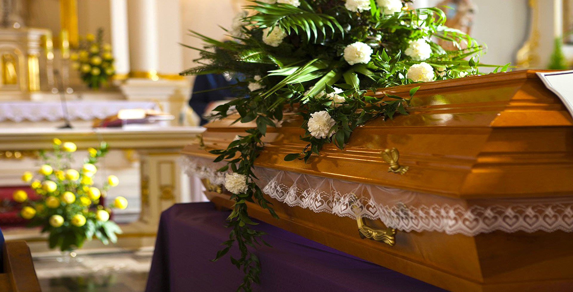 Una grande anima serve tutti sempre. Una grande anima non muore mai. Ci riporta insieme ancora ed ancora